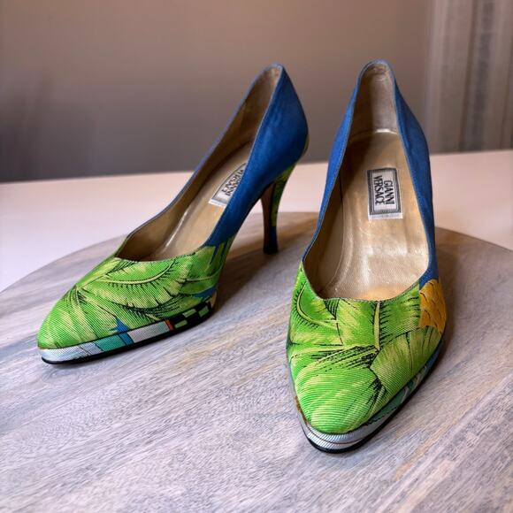 Authentic Gianni Versace Vintage Tropical Pineapple Pumps Heels US Size 7.5 - Picture 1 of 15